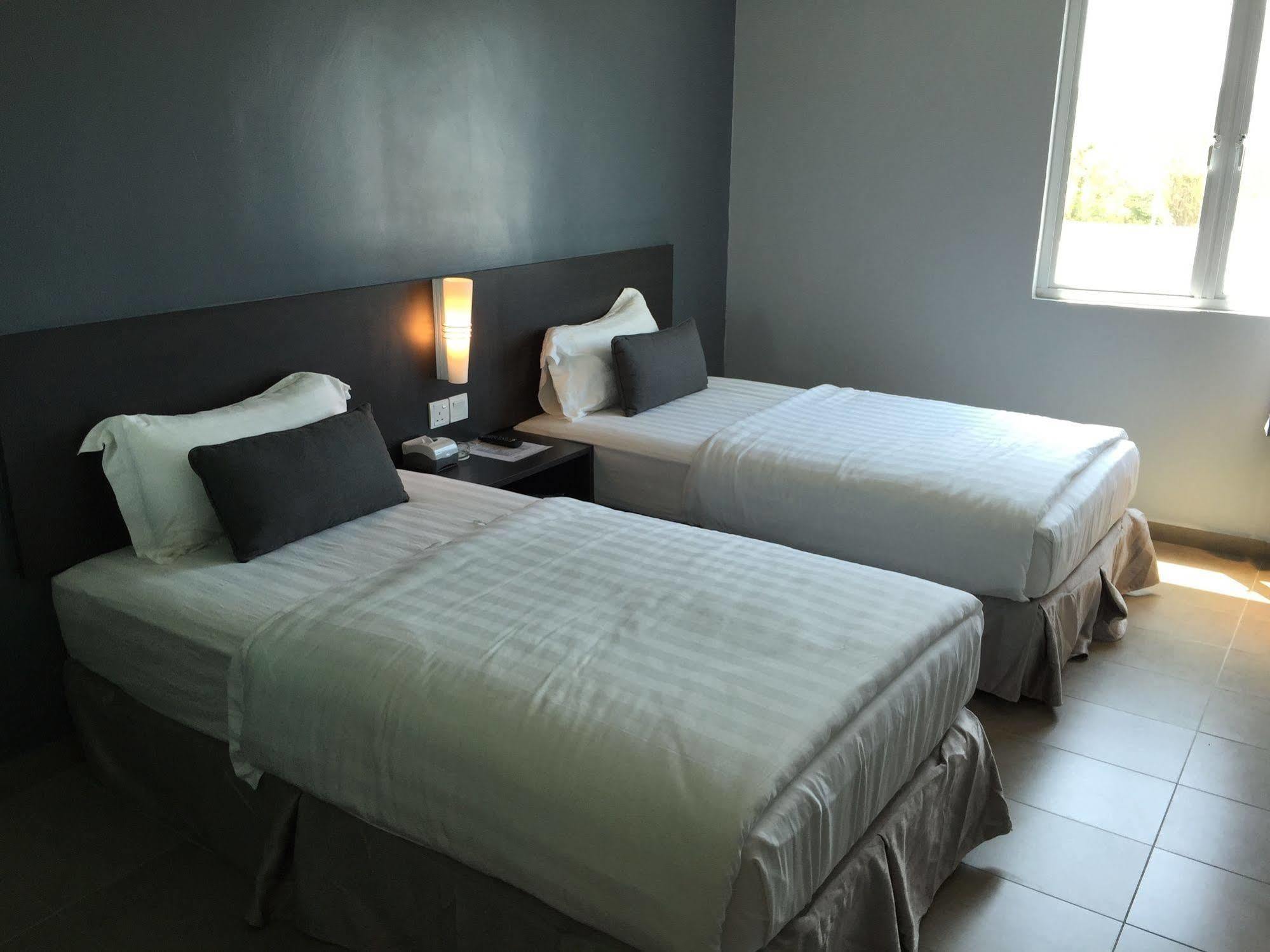G Langkawi Motel Kuah Bagian luar foto